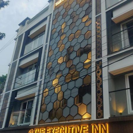 The Executive Inn Силигури Экстерьер фото
