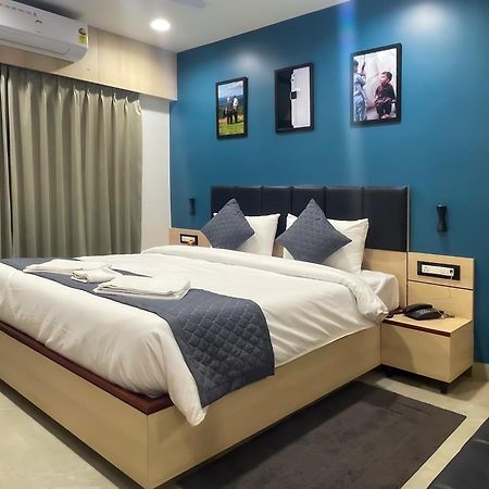The Executive Inn Силигури Экстерьер фото