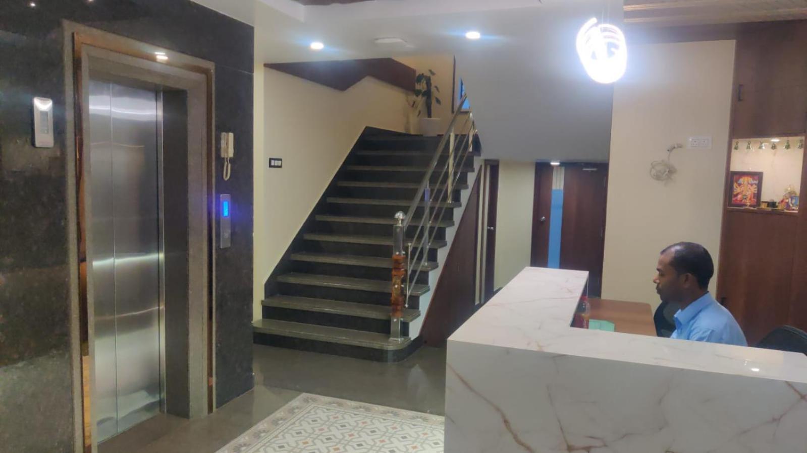 The Executive Inn Силигури Экстерьер фото