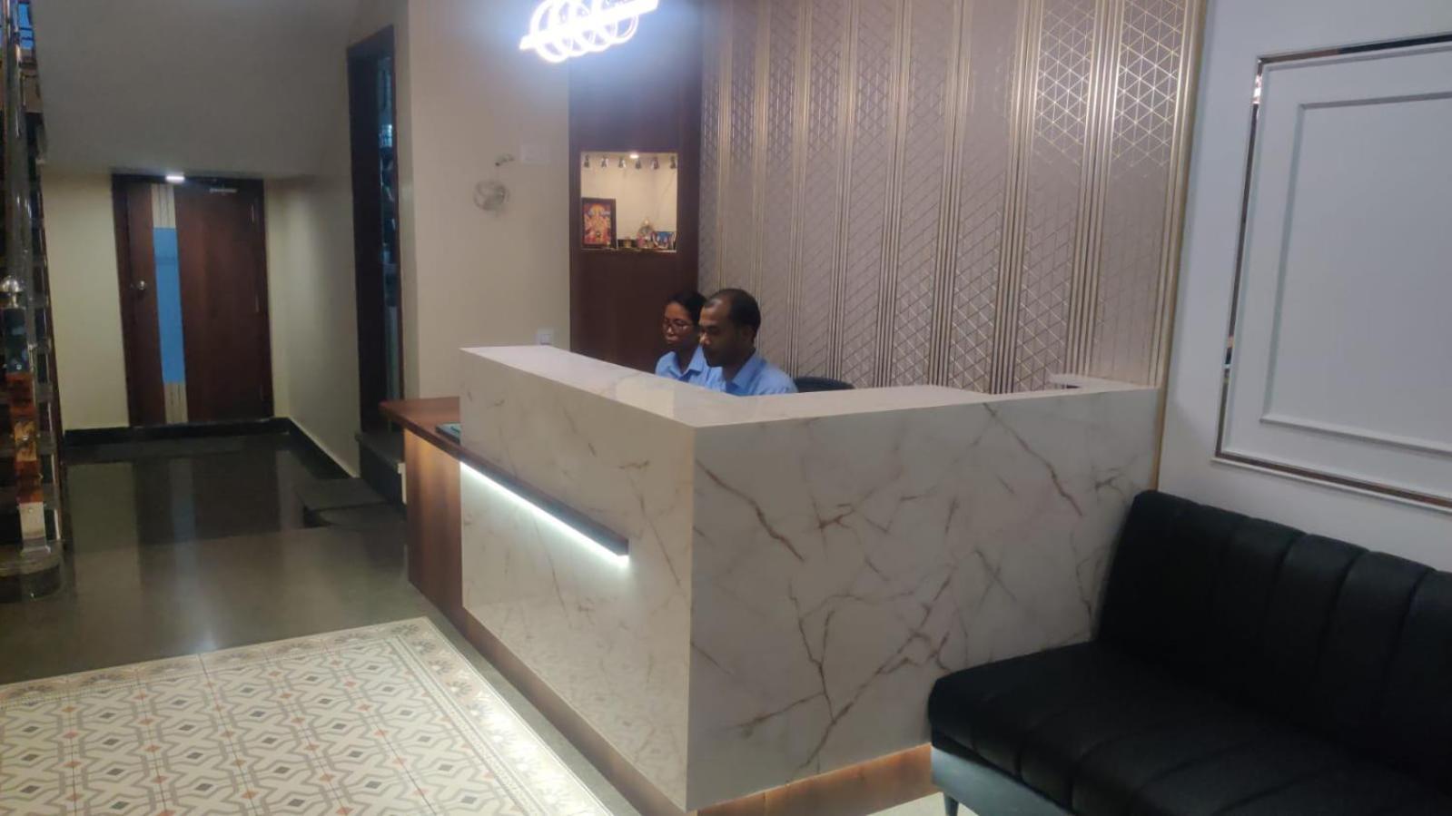 The Executive Inn Силигури Экстерьер фото