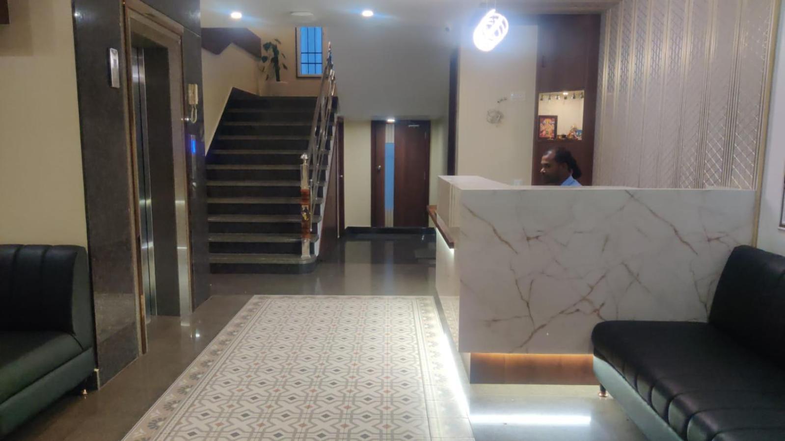 The Executive Inn Силигури Экстерьер фото