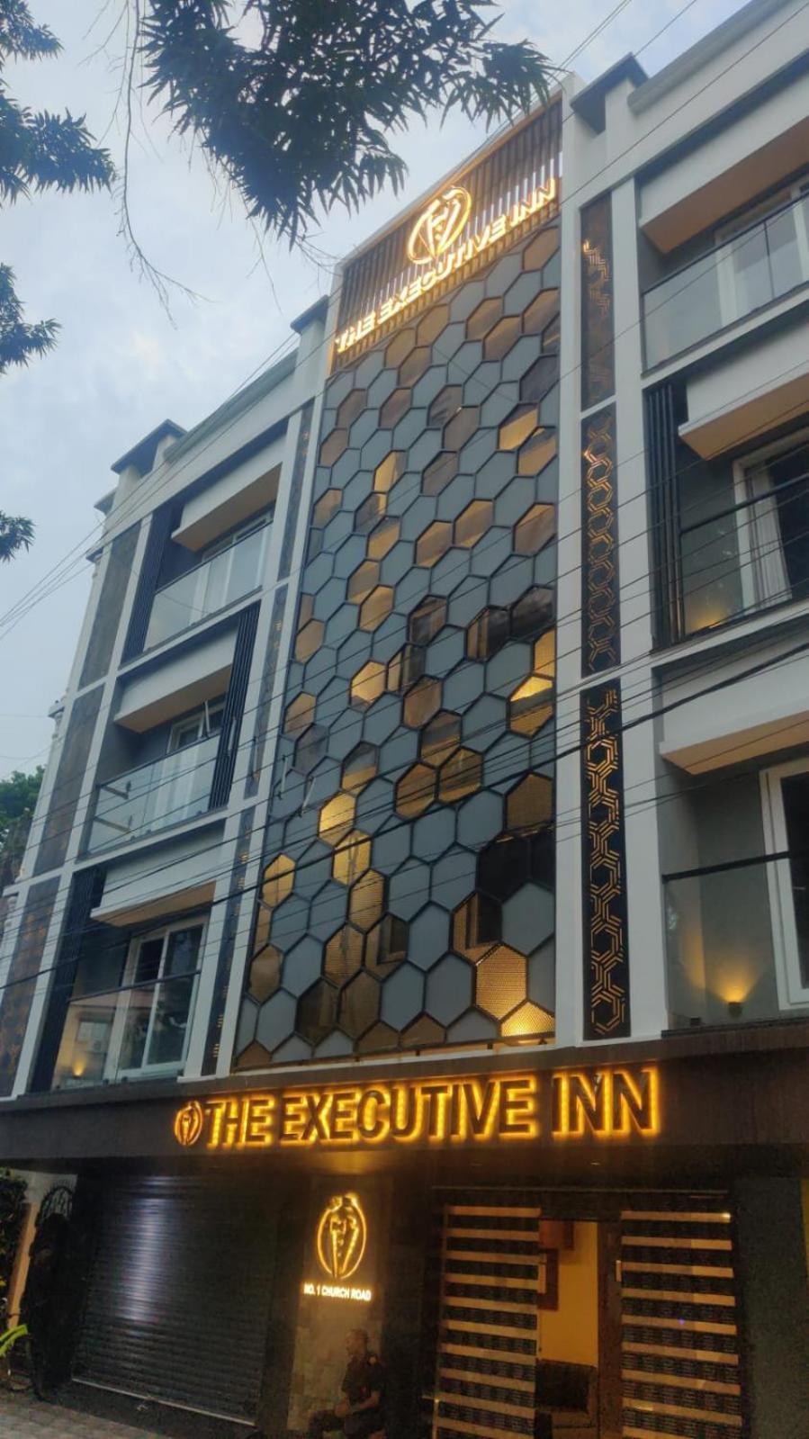 The Executive Inn Силигури Экстерьер фото