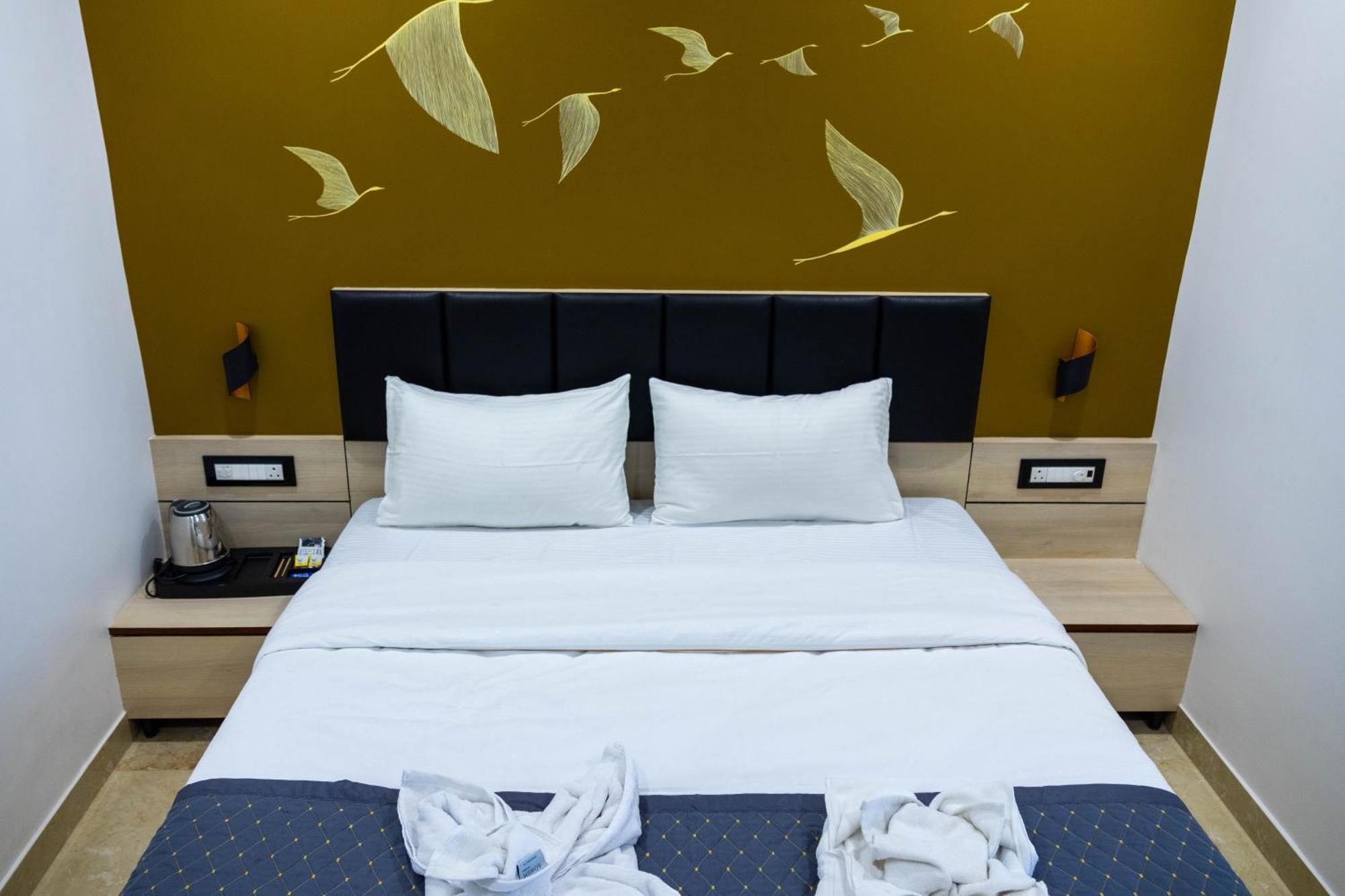 The Executive Inn Силигури Экстерьер фото