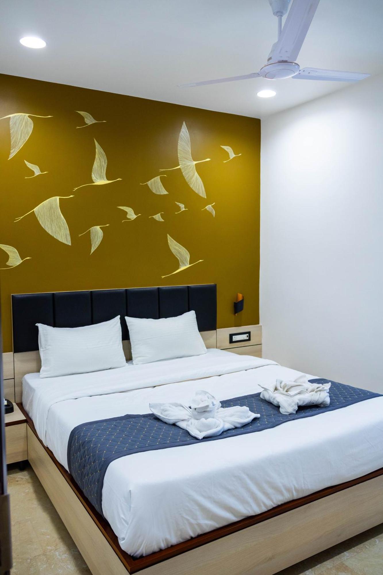 The Executive Inn Силигури Экстерьер фото
