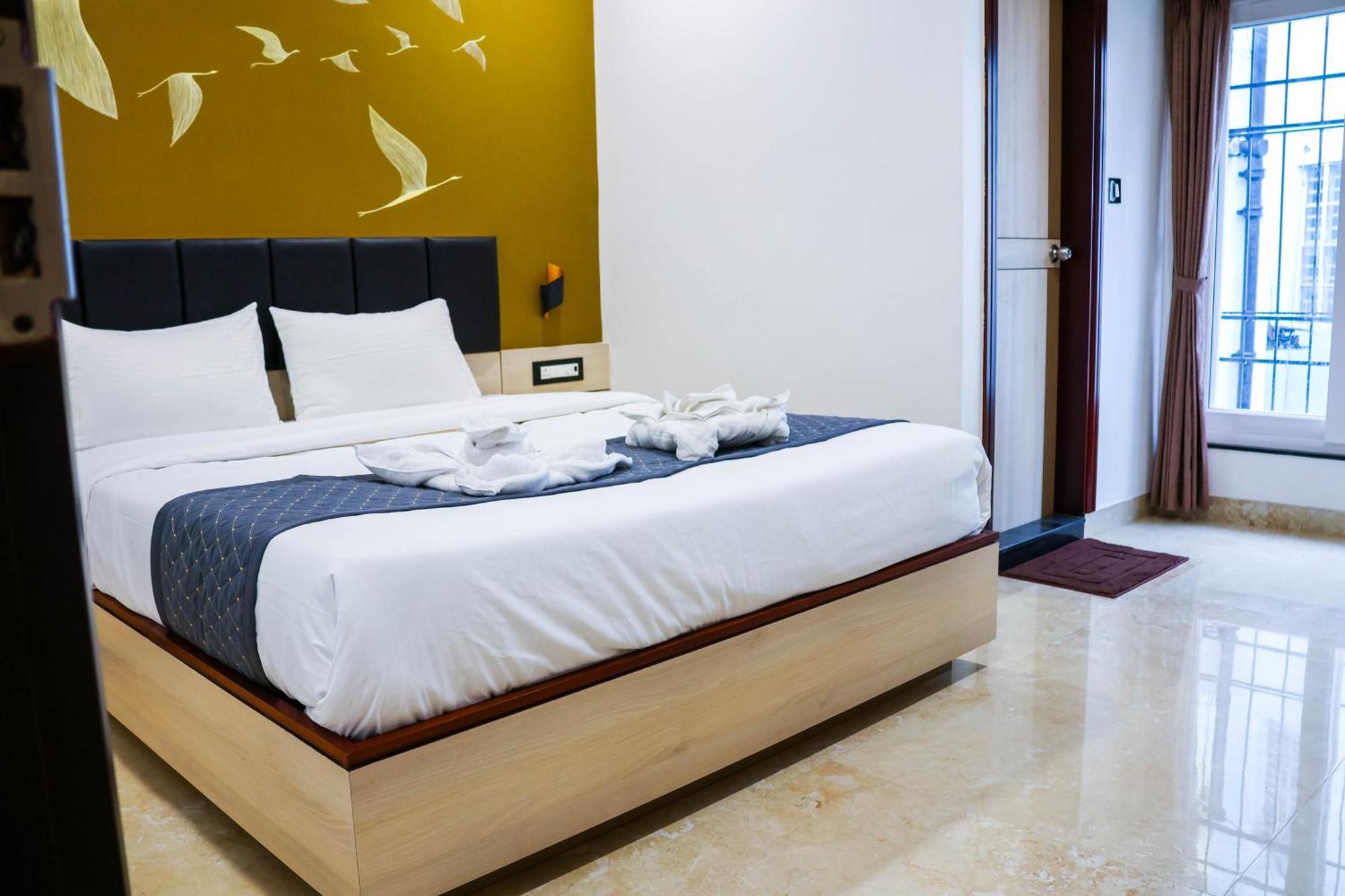The Executive Inn Силигури Экстерьер фото