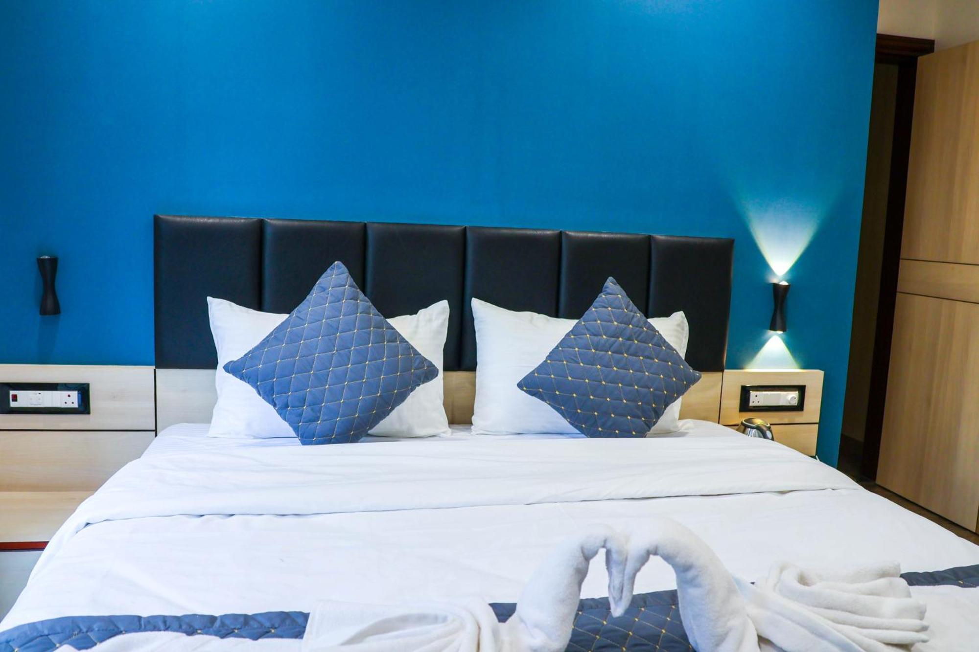 The Executive Inn Силигури Экстерьер фото