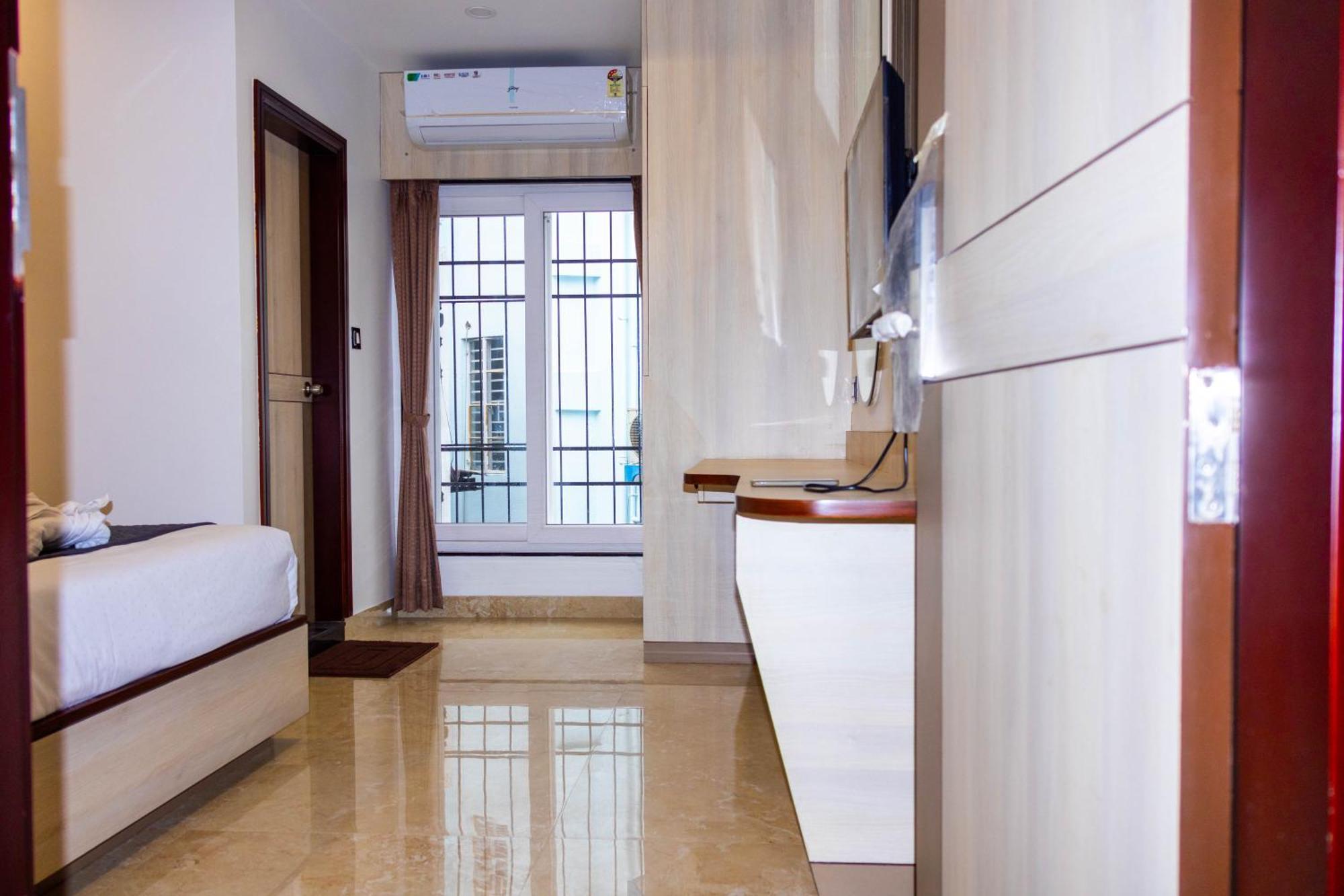 The Executive Inn Силигури Экстерьер фото