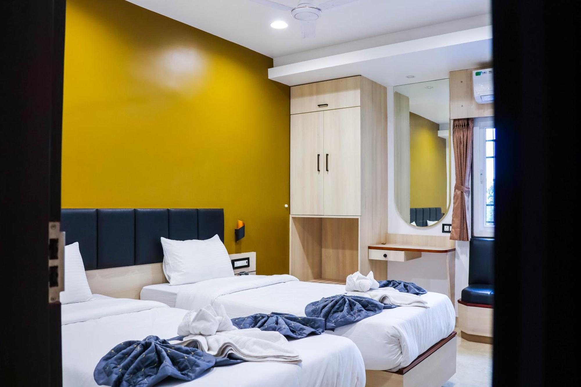 The Executive Inn Силигури Экстерьер фото