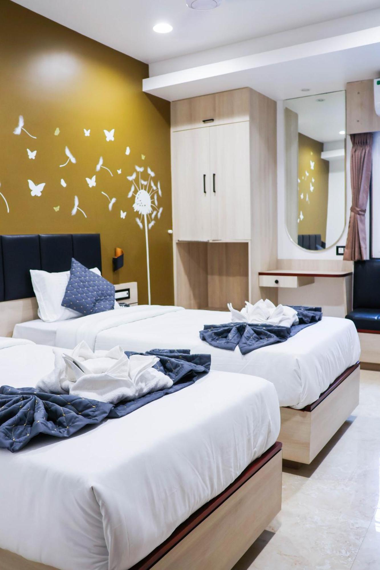 The Executive Inn Силигури Экстерьер фото