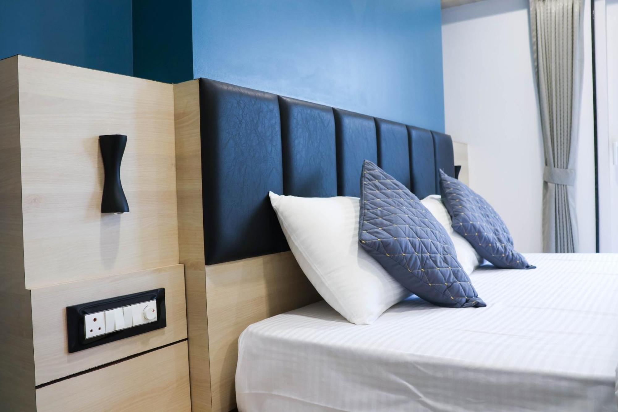 The Executive Inn Силигури Экстерьер фото