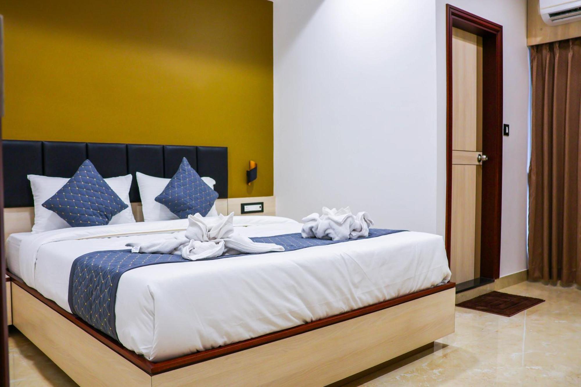 The Executive Inn Силигури Экстерьер фото