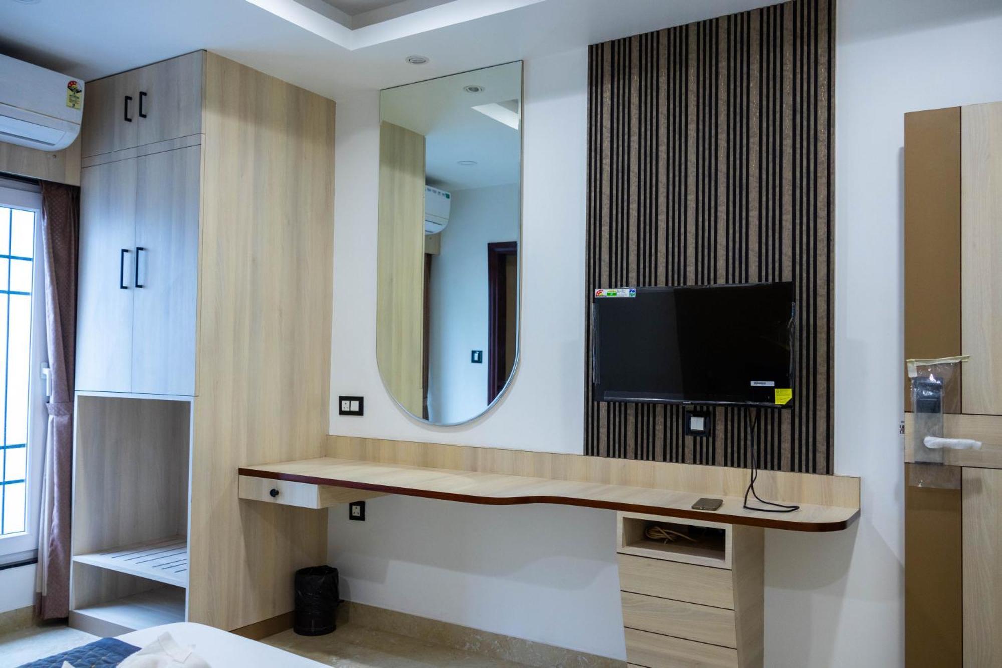 The Executive Inn Силигури Экстерьер фото