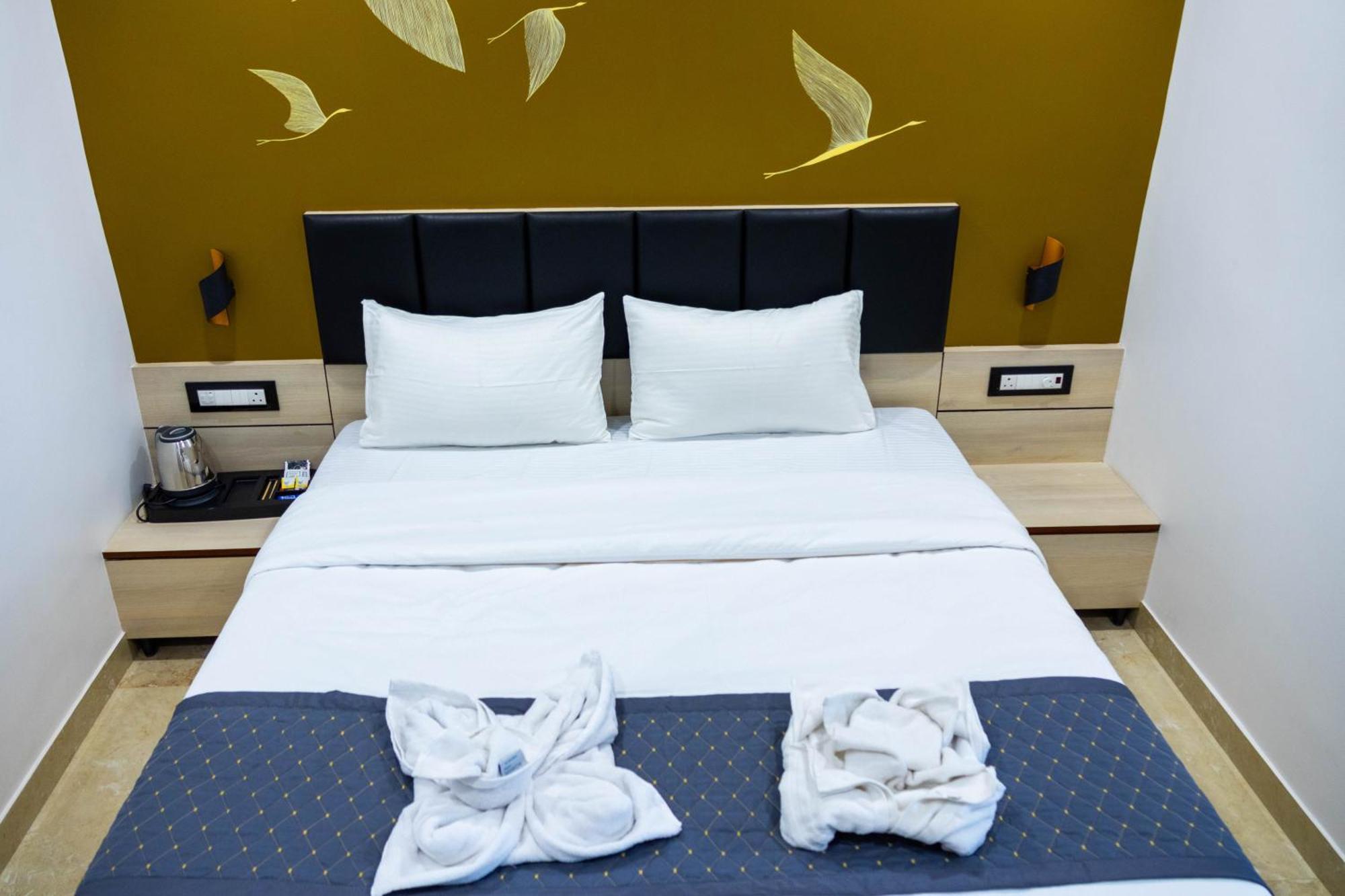 The Executive Inn Силигури Экстерьер фото