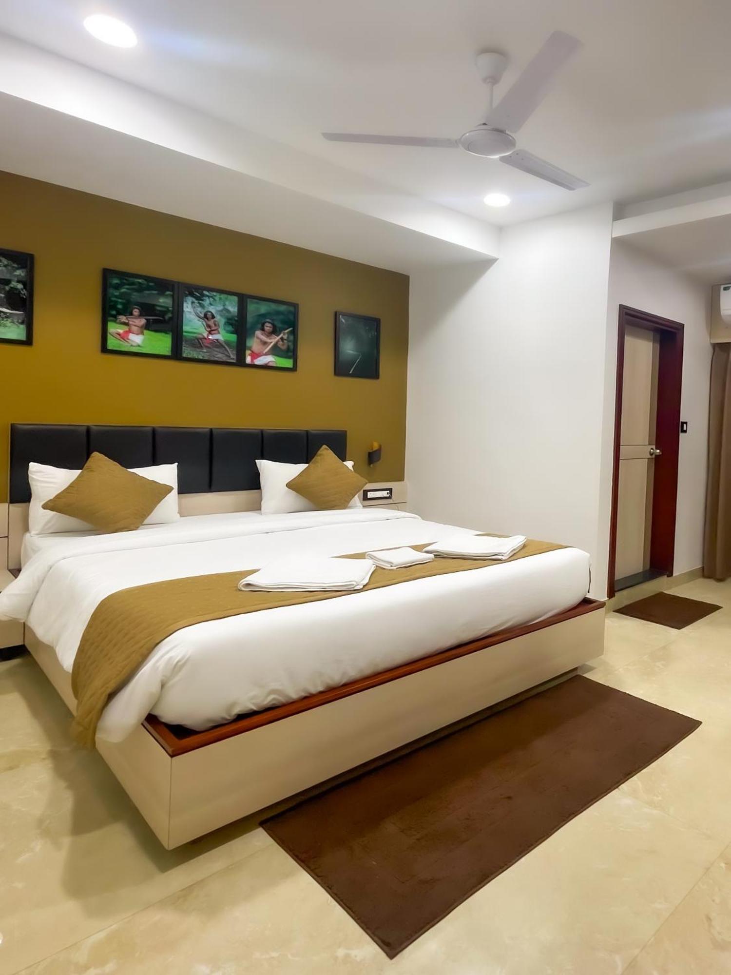 The Executive Inn Силигури Экстерьер фото